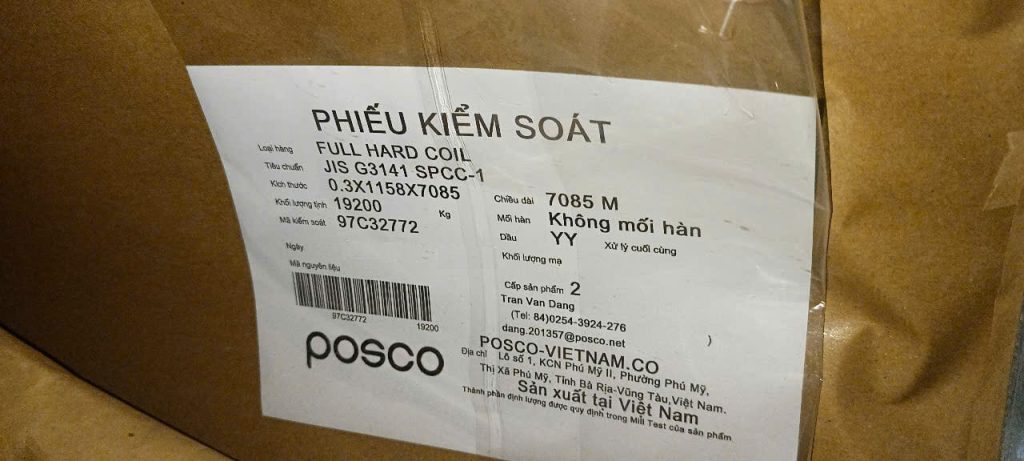 ton-tole-cuon-thep-tam-can-nguoi-dau-den-uon-deo-cung-posco-full-hard-spcc-1-day-2-dem-ruoi-2-dem-tam-0.3-mm-li-ly-kho-rong-1000-1219-1400-1500-1524-mm (3)