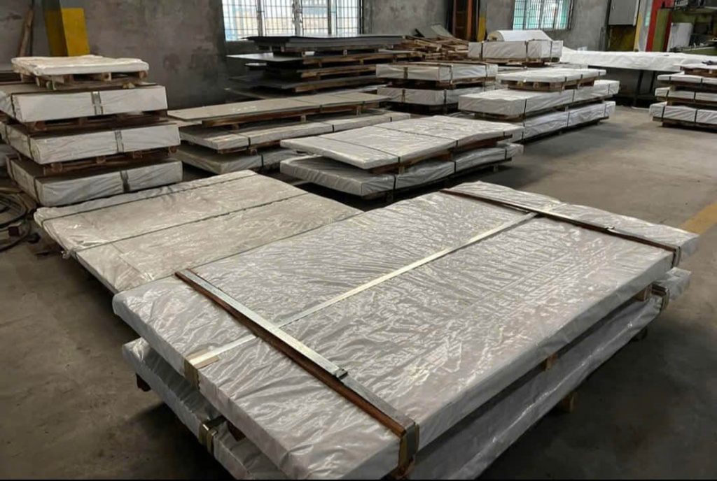 ton-tole-cuon-thep-tam-can-nguoi-dau-den-uon-deo-cung-posco-full-hard-spcc-1-day-5-dem-ruoi-5-dem-tam-0.6-mm-li-ly-kho-rong-1000-1219-1400-1500-1524-mm (3)
